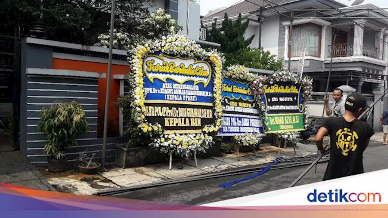 Taruh Karangan Bunga di Depan Rumah Tetangga Hingga Halangi Jalan, Bisa Dituntut?