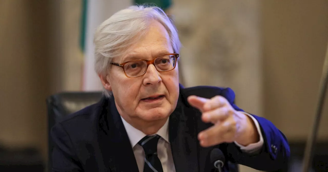 Vittorio Sgarbi non è più l’assessore alla Bellezza del comune di Viterbo