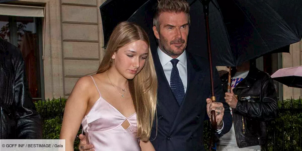 – Harper Beckham, 13 ans : dans une slip dress rose pâle, la fille de David et Victoria fait 10 ans...