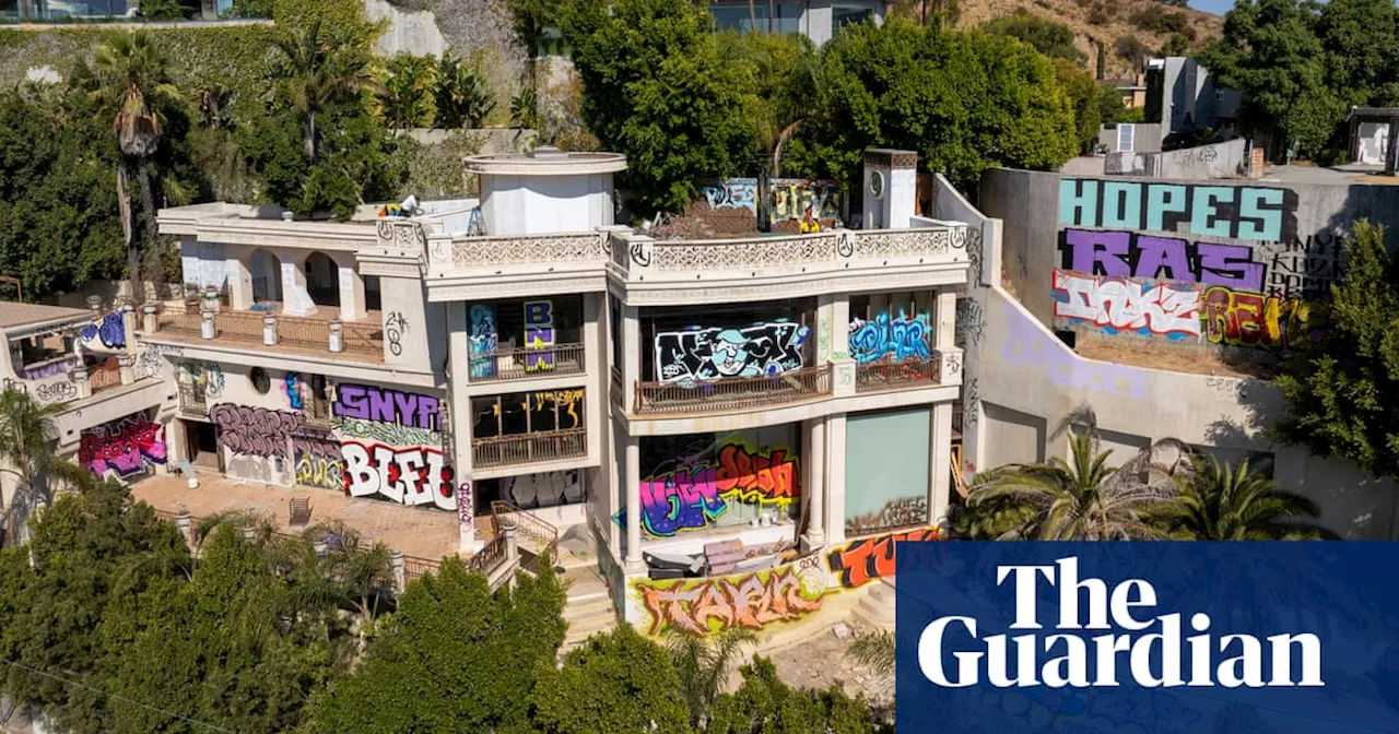 Viral Hollywood Hills mansion covered with graffiti closed down after arrests