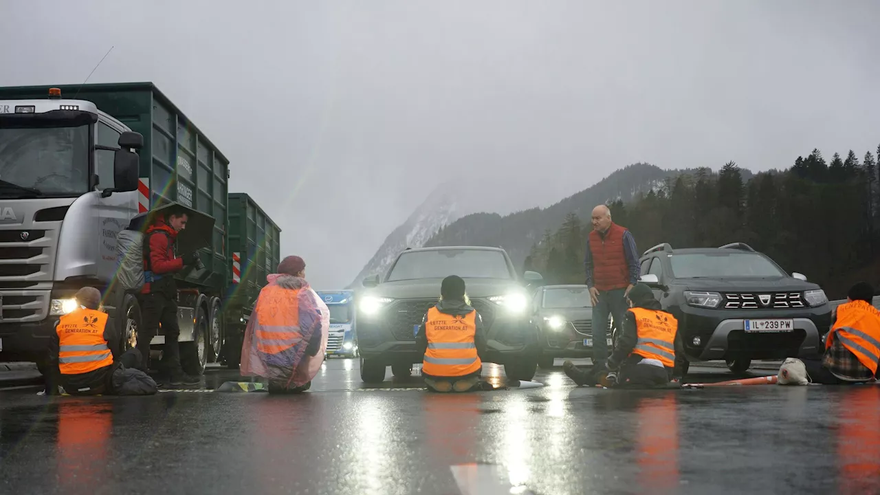 'Besonders rücksichtslos' - Klima-Kleberin ist nach Blockade ihren Führerschein los