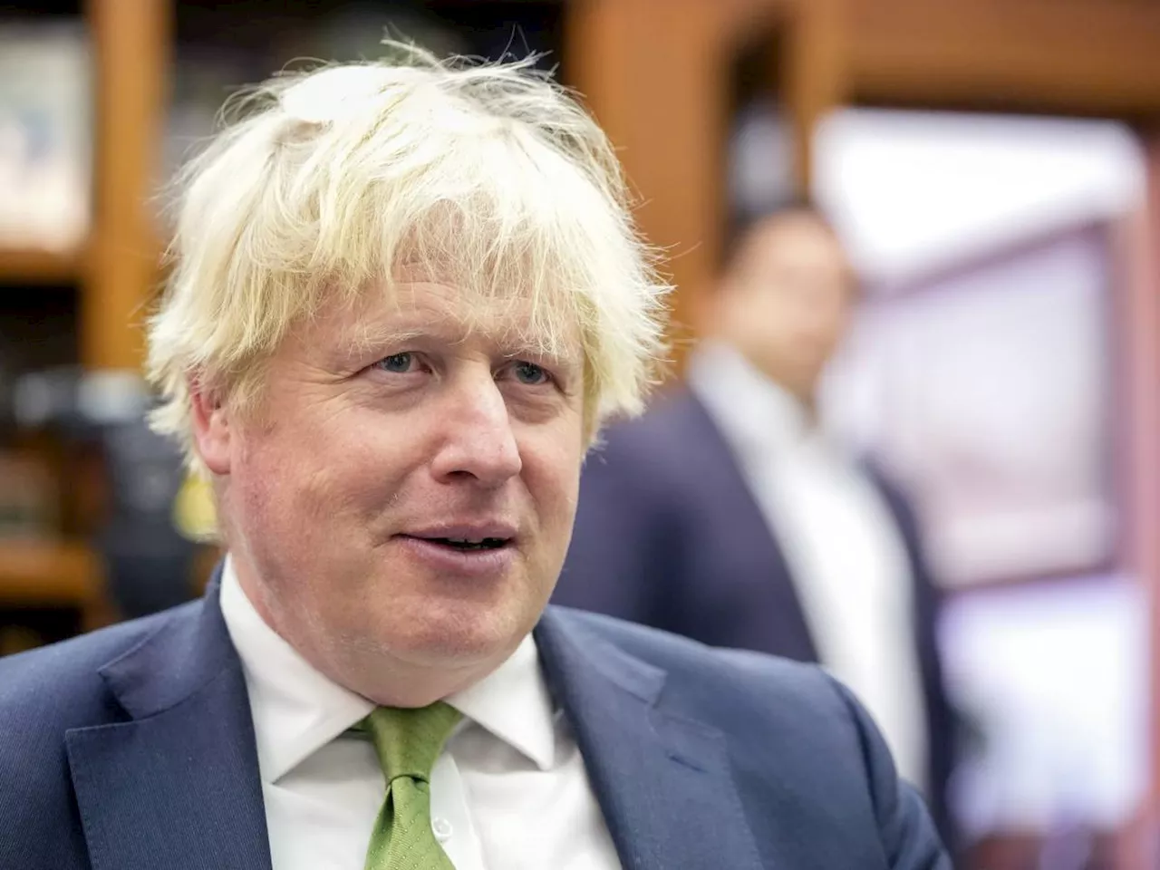 Covid, nel 2021 Boris Johnson preparò un 'raid' per sequestrare all'Olanda i vaccini Astrazeneca