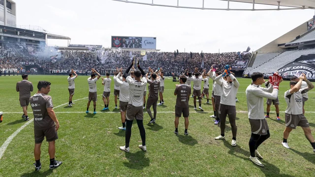 Corinthians faz treino aberto para 25 mil torcedores e encerra preparação para o Majestoso