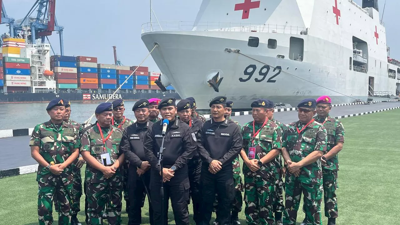 TNI AL Jelaskan Alasan Beri Jokowi Brevet Kehormatan Hiu Kencana