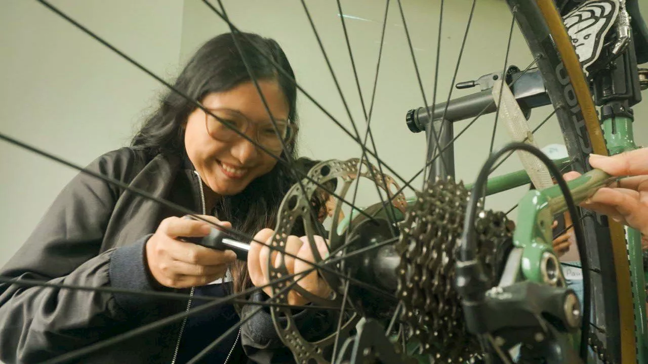 Girls can fix bikes