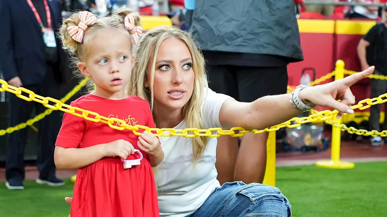 Brittany Mahomes, kids unaware actual goat photobombs them at orchard