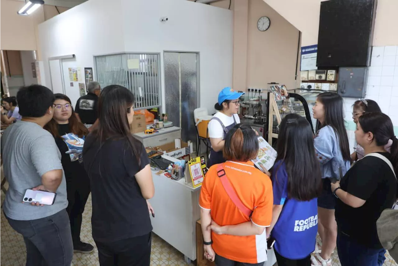 Mahkota polls: Voters queue up for free Taiwan popcorn chicken