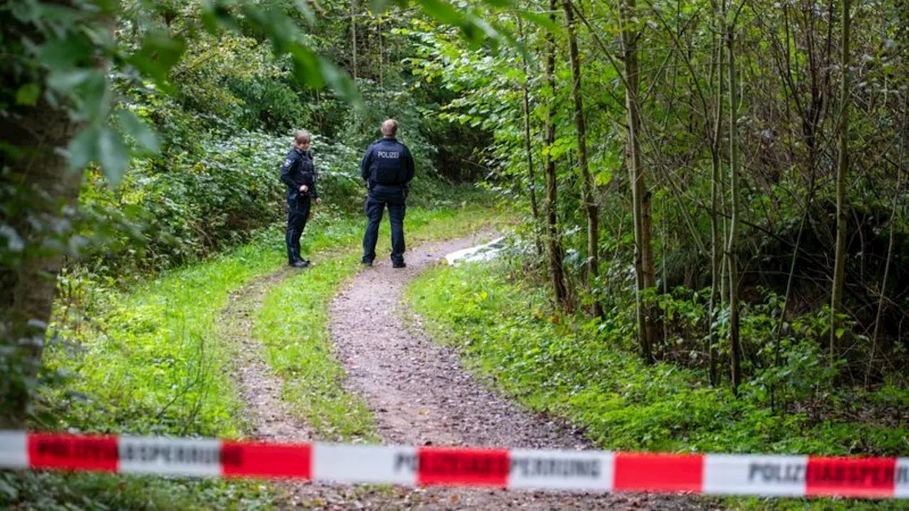 Polizei: Polizei findet Frauenleiche und nimmt Verdächtigen fest