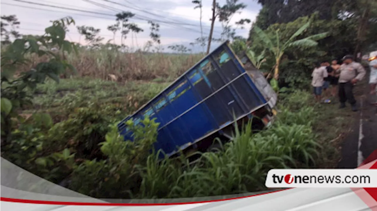 Kecelakaan Beruntun Lima Kendaraan di Lumajang, Ada Mobil Hakim Pengadilan Agama dan Truk Terjun ke Sungai