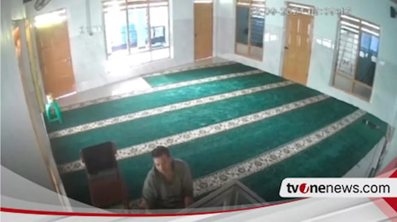 Terekam CCTV, Pura-Pura Salat Seorang Pria Gasak Uang Infak Masjid di Klaten