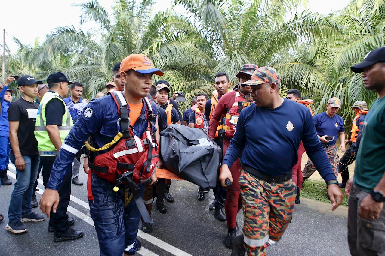 Body of Teenager Found After Being Swept Away by Floodwaters in Kampung Tanjung Kanan