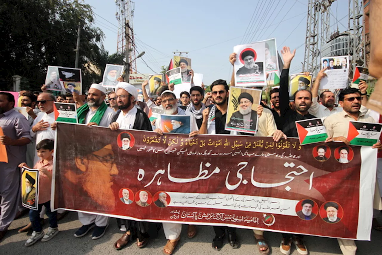 Proteste a Peshawar contro l'uccisione di Hassan Nasrallah