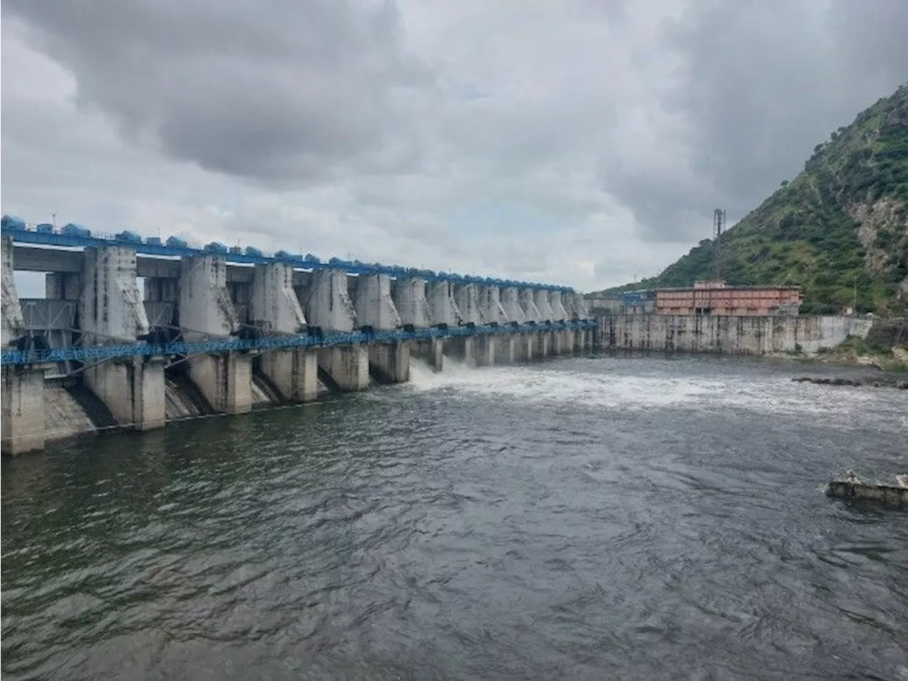 दो दिन बाद फिर बढ़ा अधिकतम तापमान: धूप में तेजी होने से अधिकतम तापमान दो डिग्री बढ़कर 33 डिग्री सेल्सियस रहा