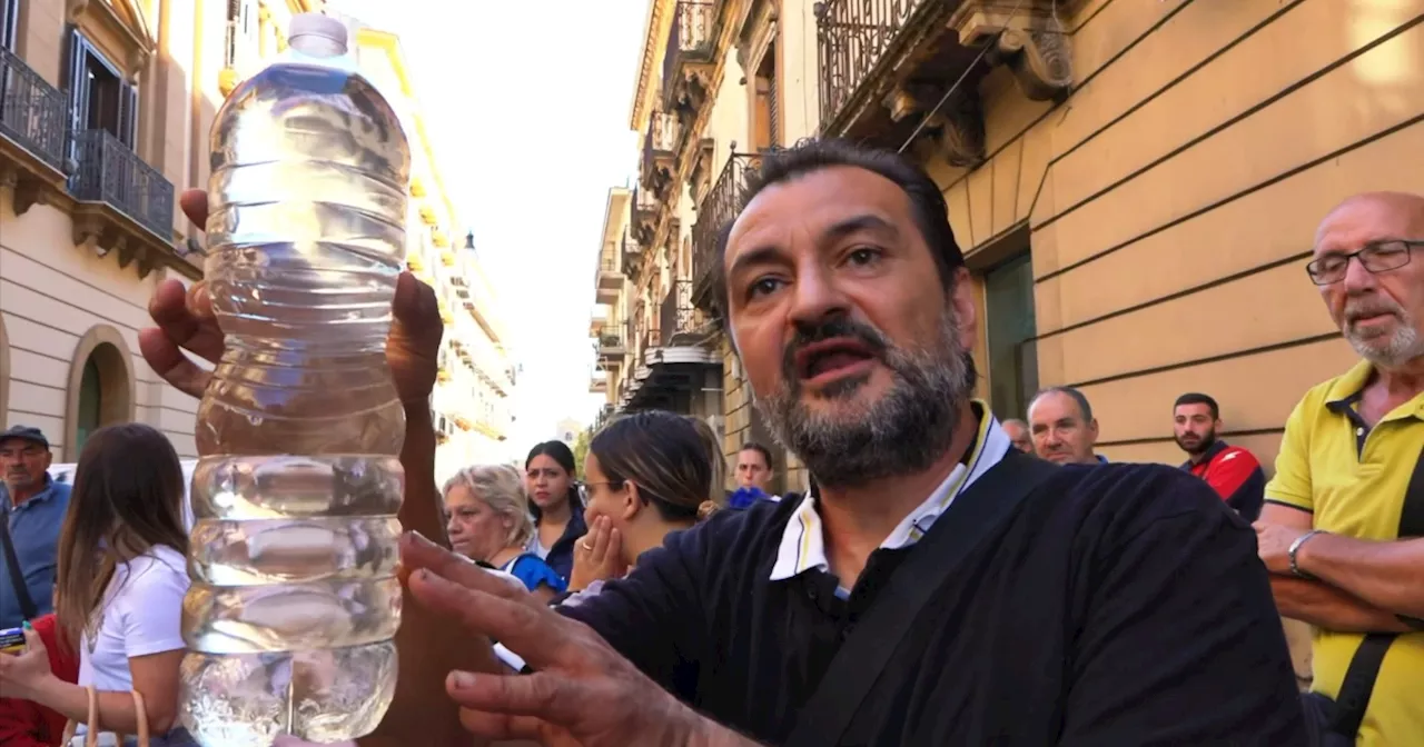 A Caltanissetta è crisi idrica, la rabbia dei cittadini costretti a lavarsi con l’acqua minerale:…