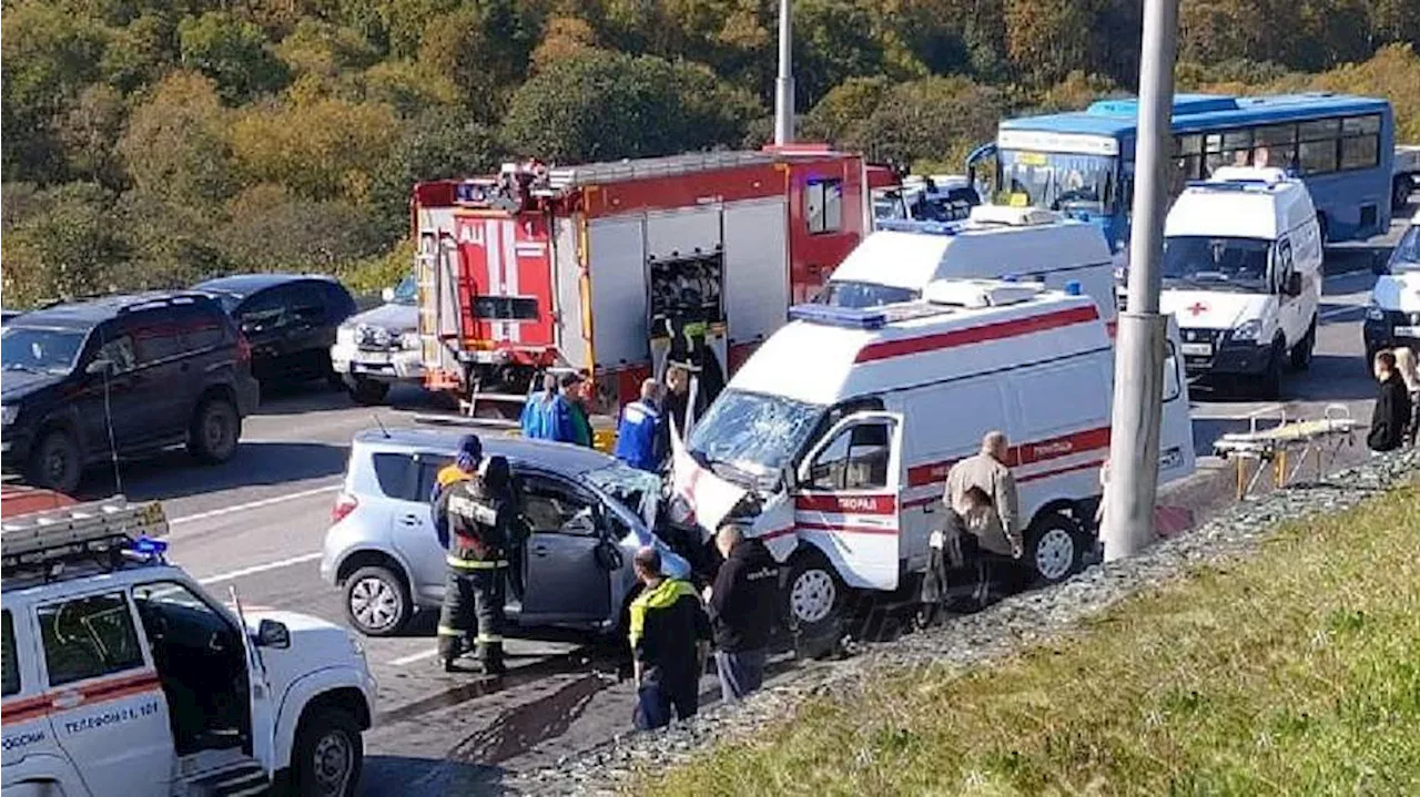 Двое погибли и четверо пострадали в ДТП с автомобилем скорой помощи на Камчатке