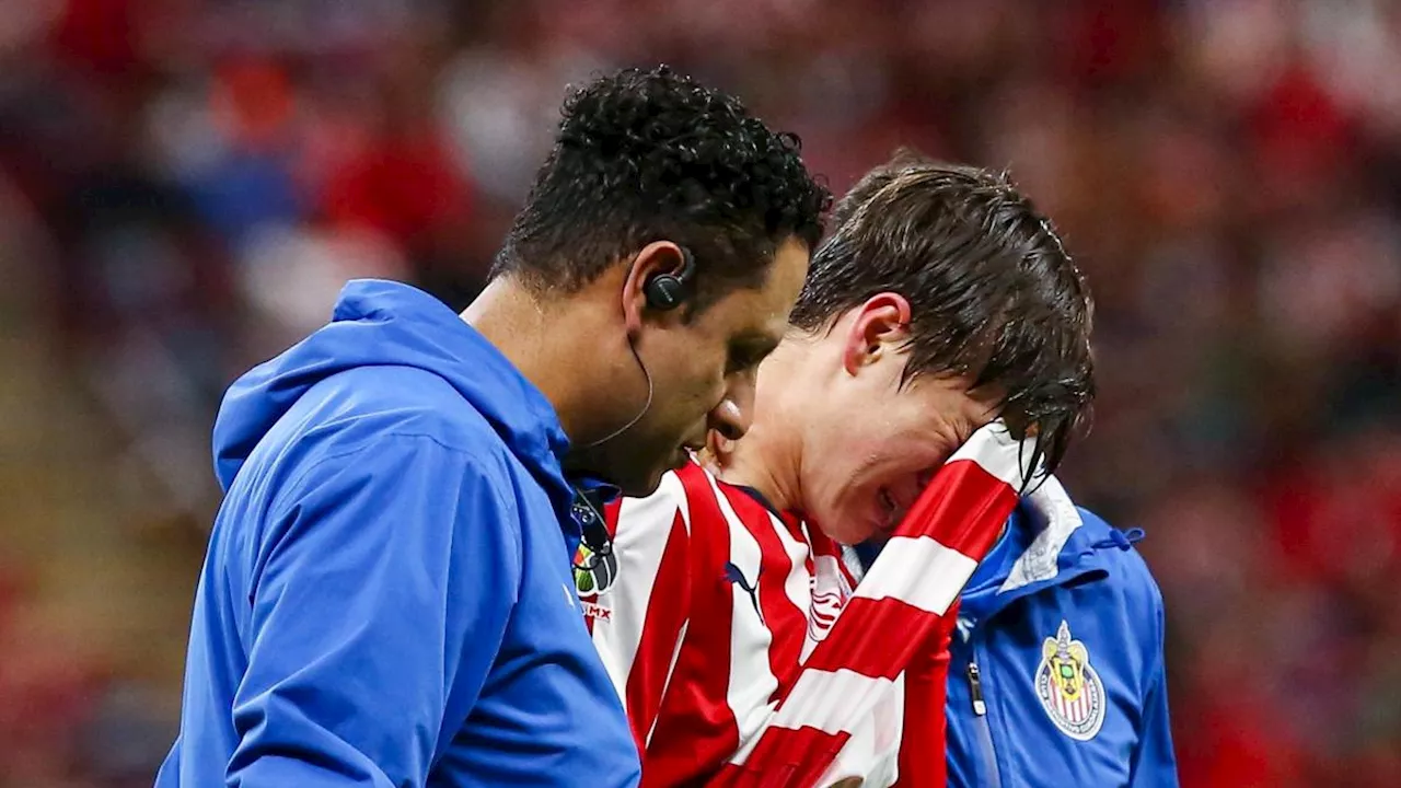 Armando González sale lesionado llorando del partido entre Chivas y Monterrey