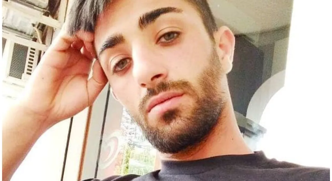 Accoltellato al petto e al collo da un amico dopo una lite, Alessandro Cambuca muore a 27 anni: lascia due bam