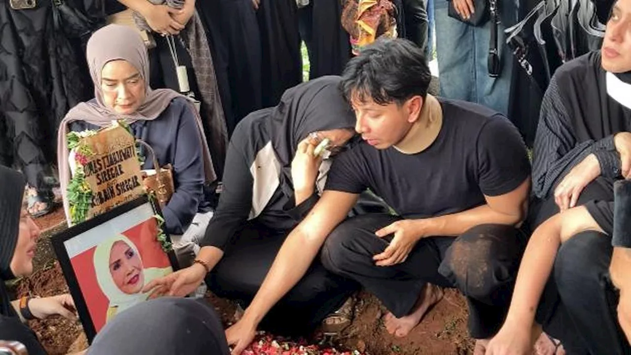 Ibunda Sonny Septian Meninggal Dunia, Dimakamkan di TPU Karet Bivak