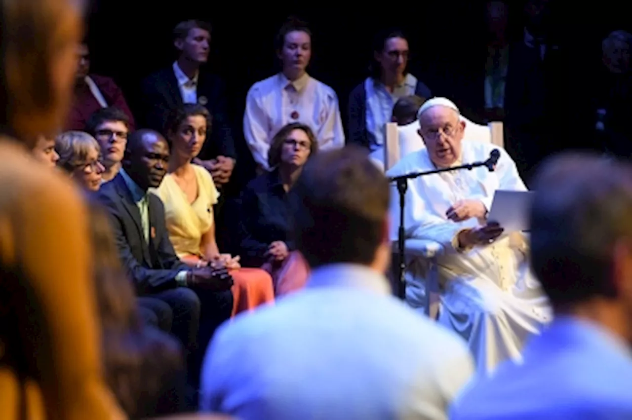 Pope Francis Faces Student Questions on Women's Role in Church