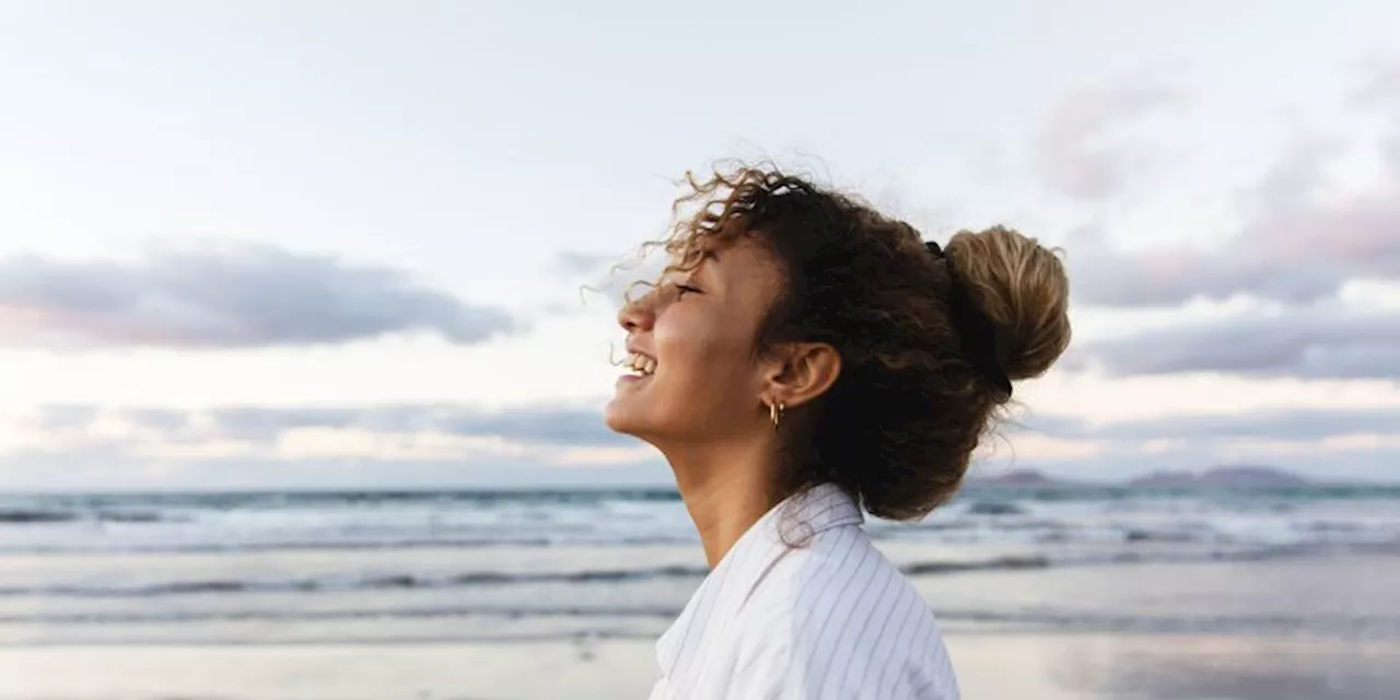 Why Constantly Striving For Happiness Is Actually Holding You Back, From A Neuroscientist