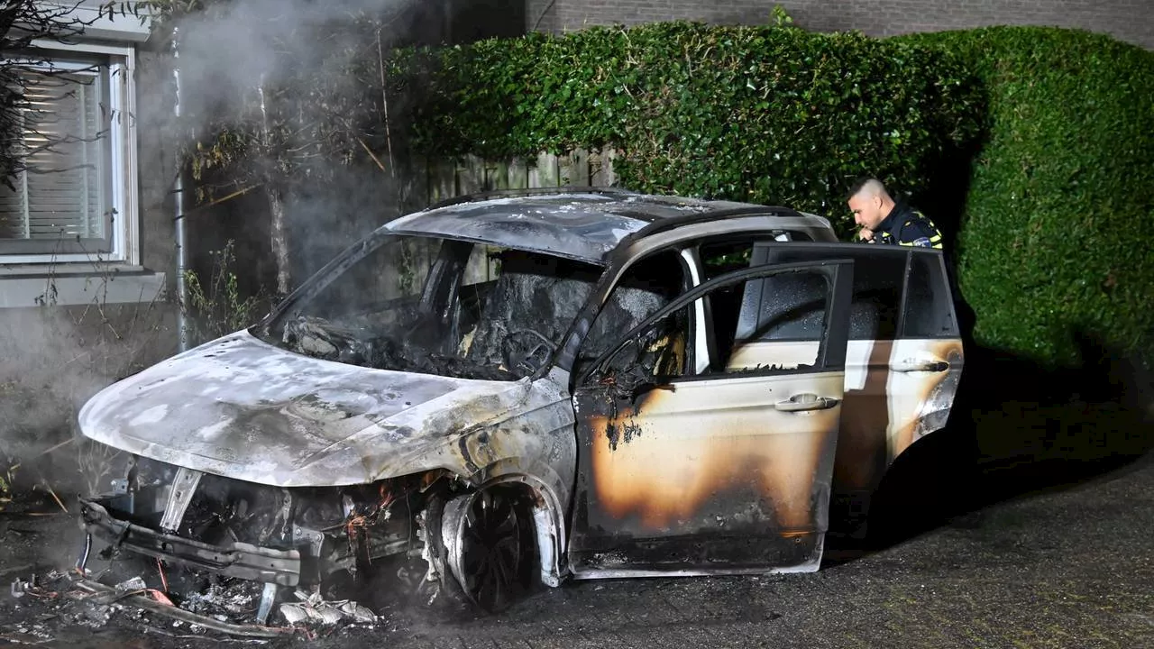 Auto vuur slaat in Breda