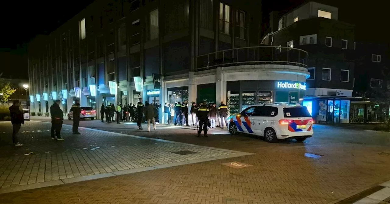 Politie fouilleert tientallen jongeren in Assen na steekpartij