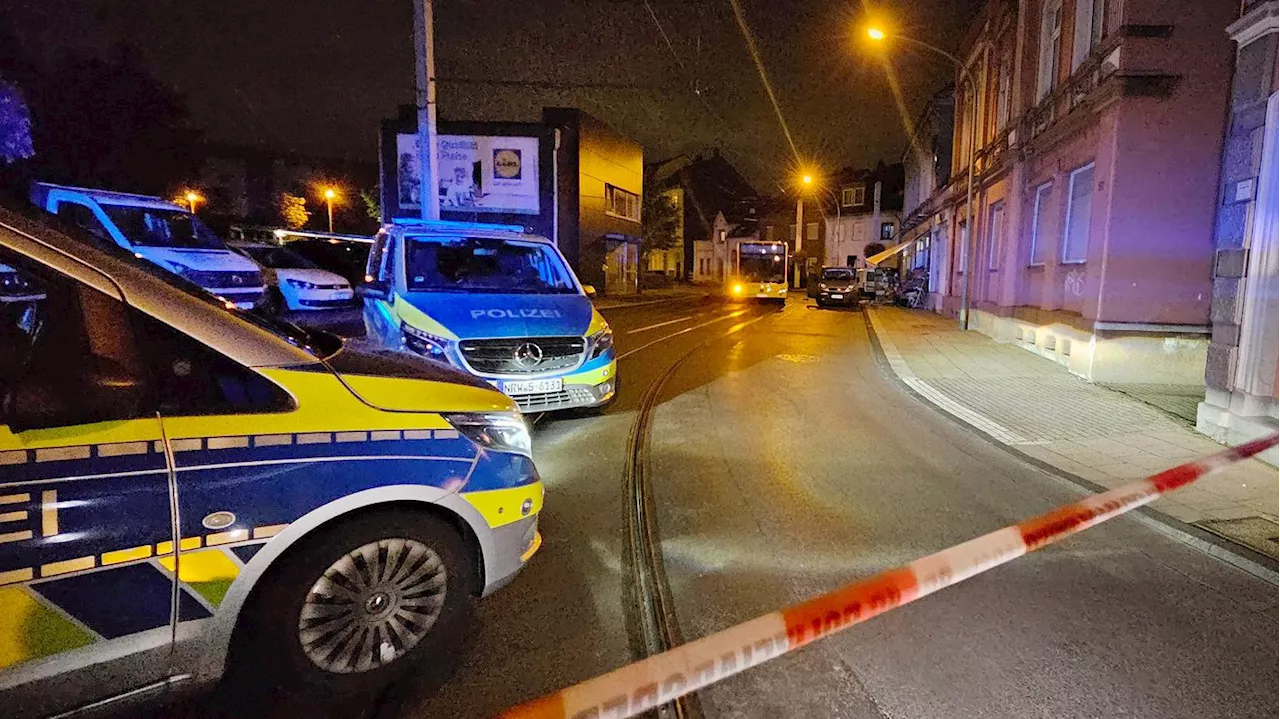 Lieferwagen in zwei Geschäfte gesteuert, mehrere Verletzte