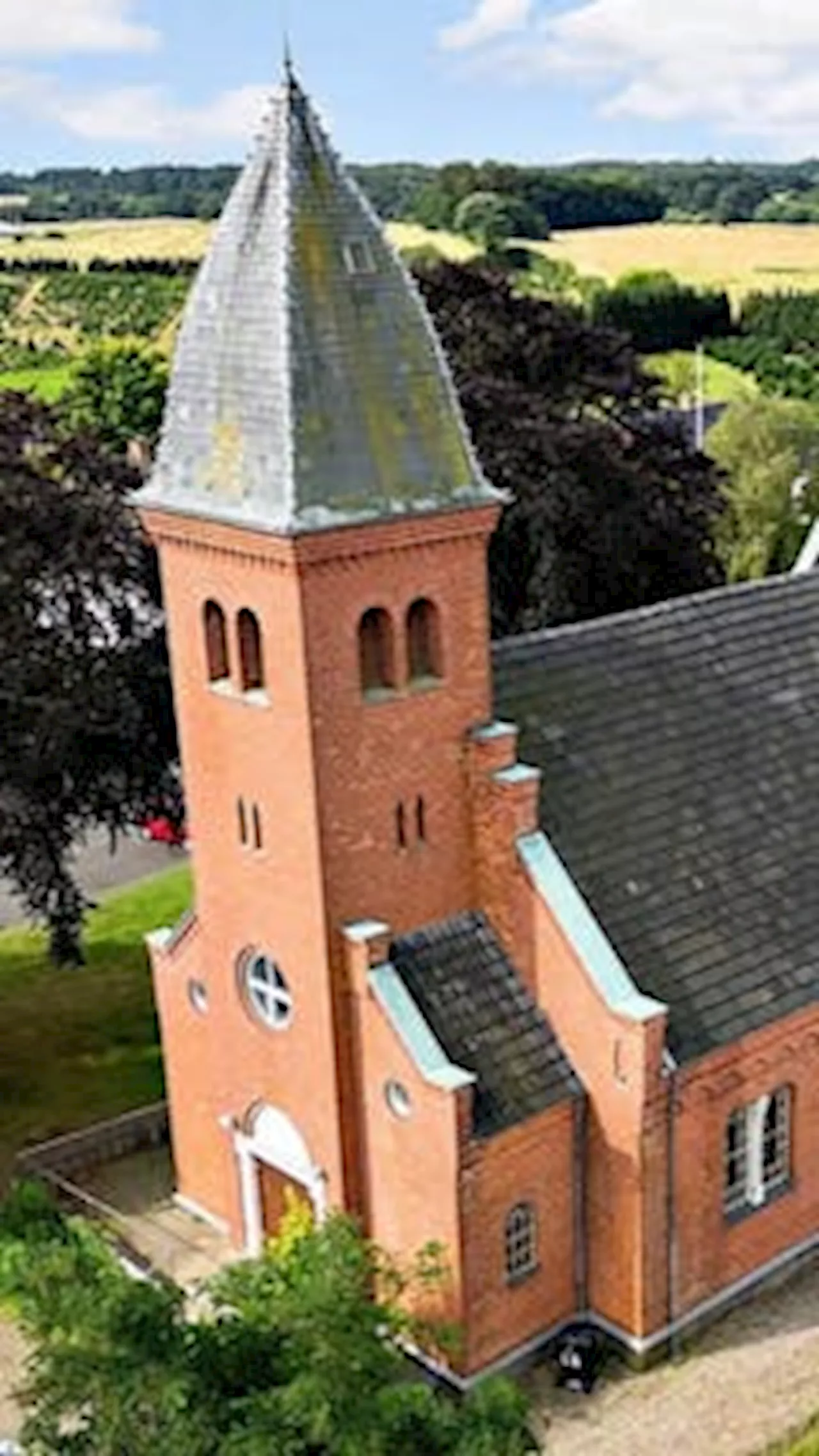 Kirke sat til salg og massevis af købere står på spring | Korte videoer, der oplyser og underholder