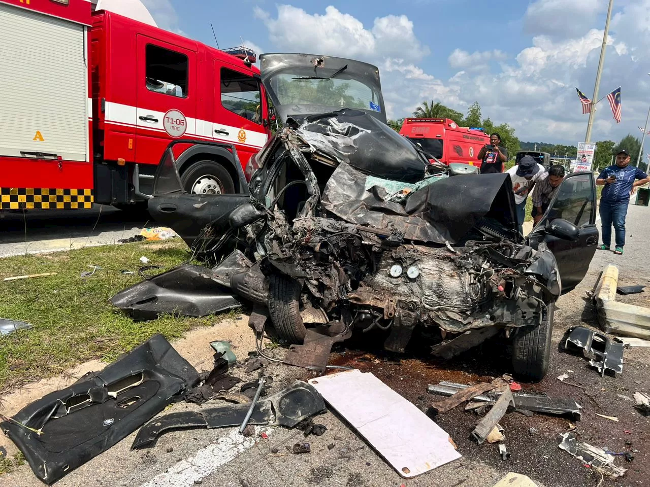 Lelaki maut kereta dipandu terbabas bertembung treler