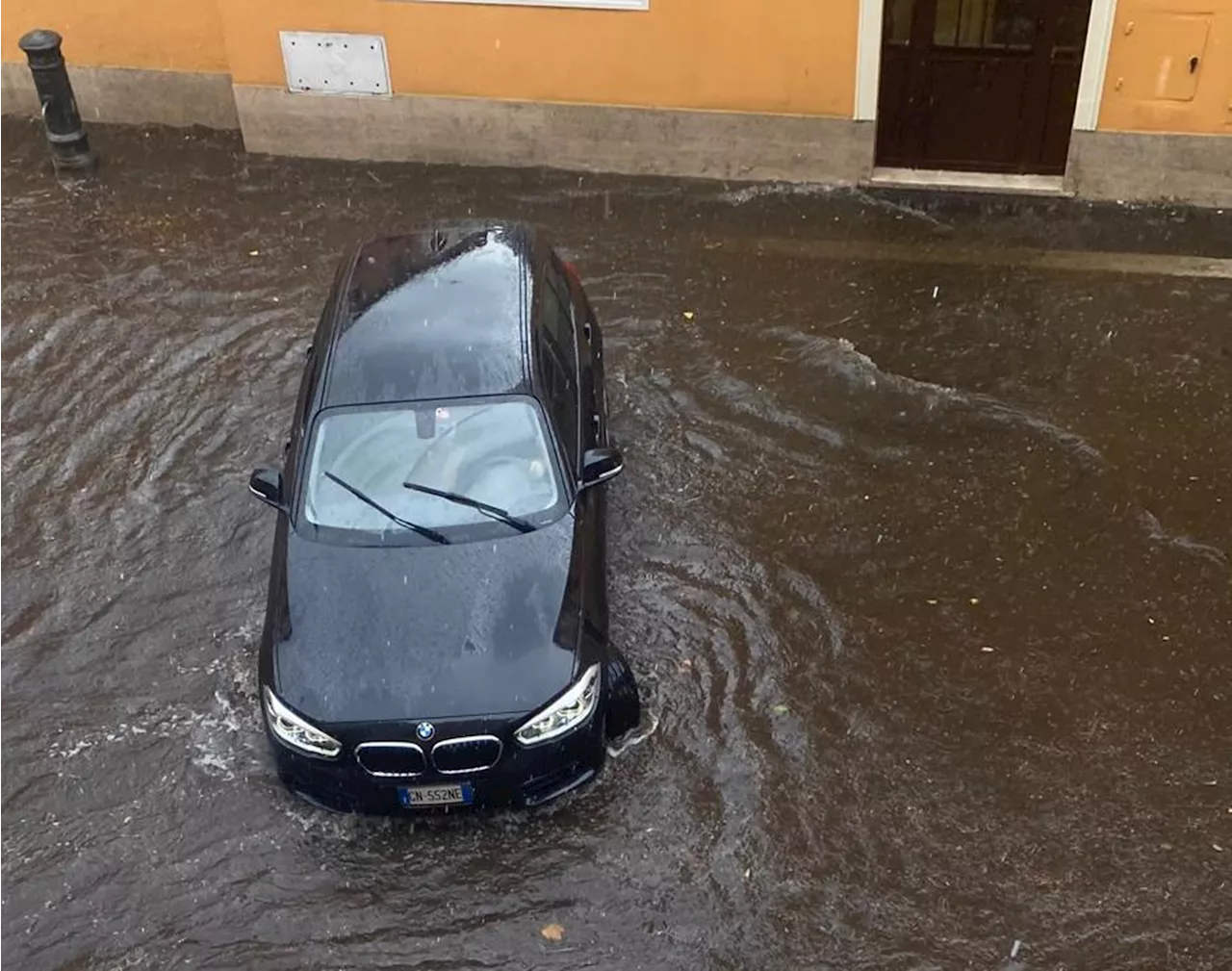 Bomba d'acqua bis oggi a Roma, doppio nubifragio: news meteo