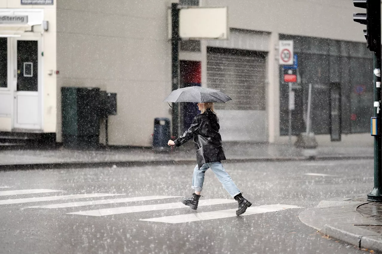 Oppjusterer farevarsel: – Vi venter svært mye regn fra tirsdag kveld