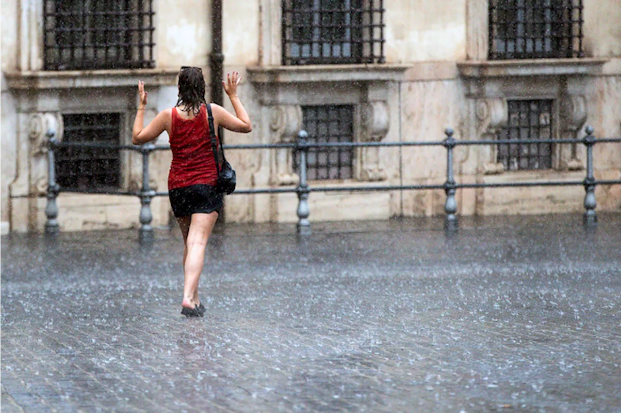 Bomba d'acqua su Roma, allagamenti e forte pioggia in centro