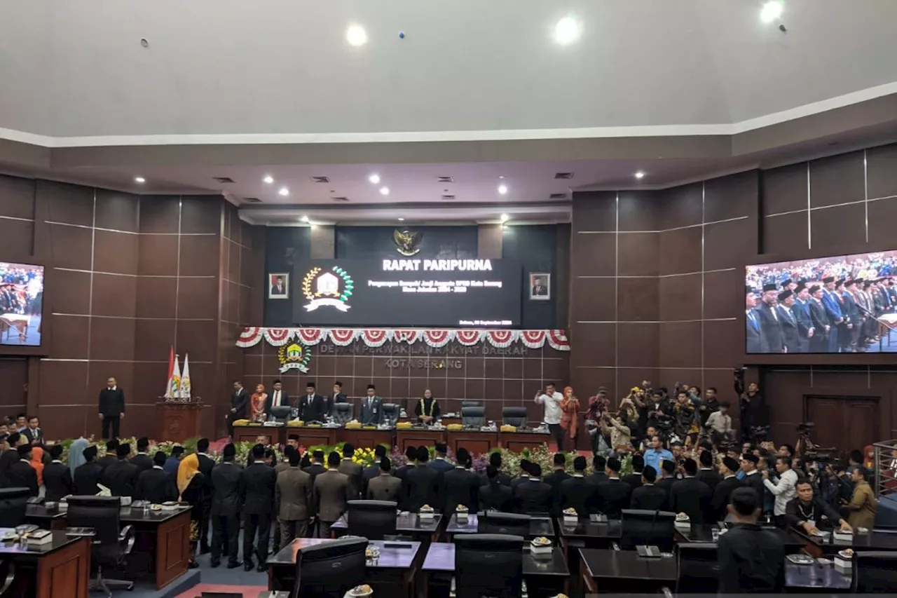 Dua anak mantan Wali Kota Serang dilantik DPRD Kota Serang