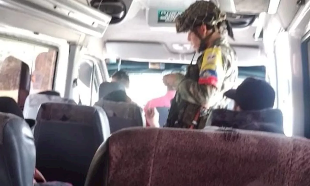 Disidencias de las Farc instalaron un retén en Cauca: se subieron a buses a pedir papeles