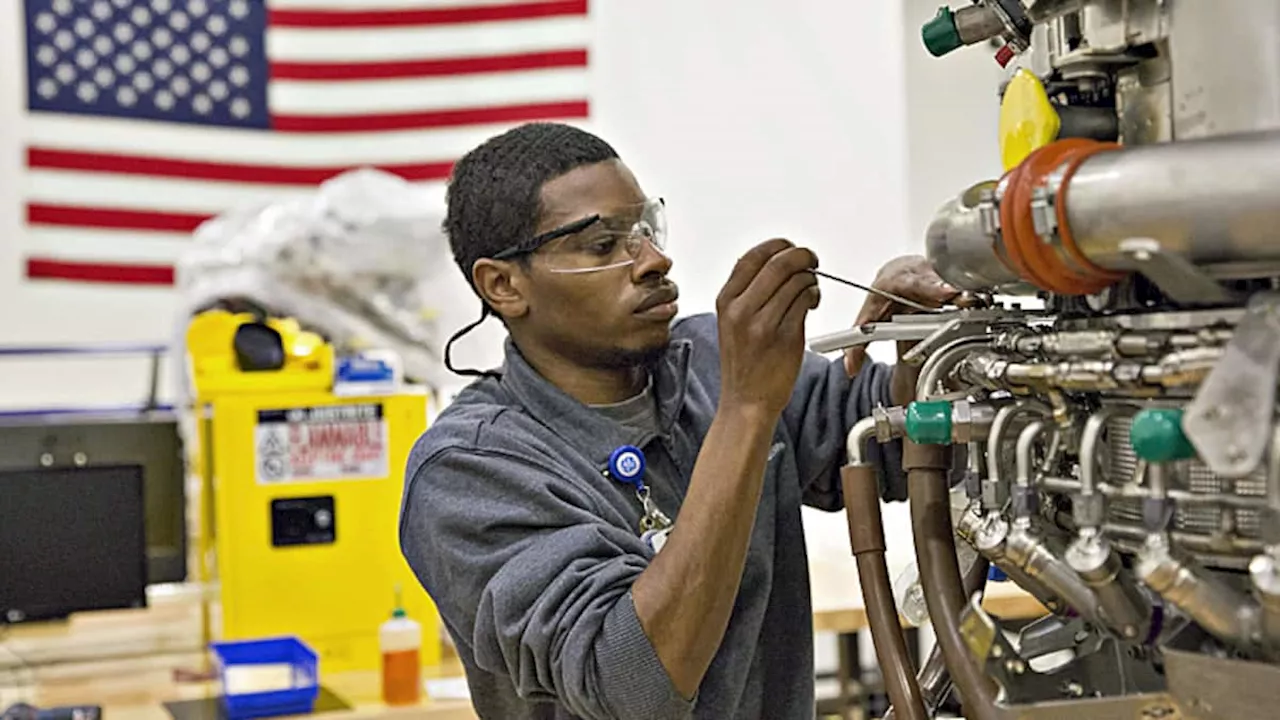 Talfahrt der US-Industrie hält an - Bauausgaben sinken