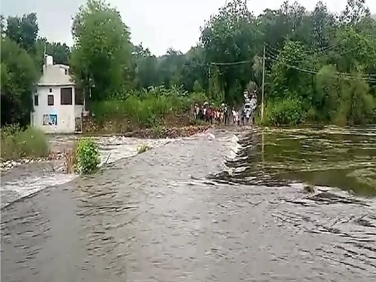 उदयपुर में नदी-नाले उफान पर, सुबह से बारिश: ऋषभदेव-खेरवाड़ा में 4 तो गिर्वा में 3 इंच बारिश, दोनों मदार ताल...