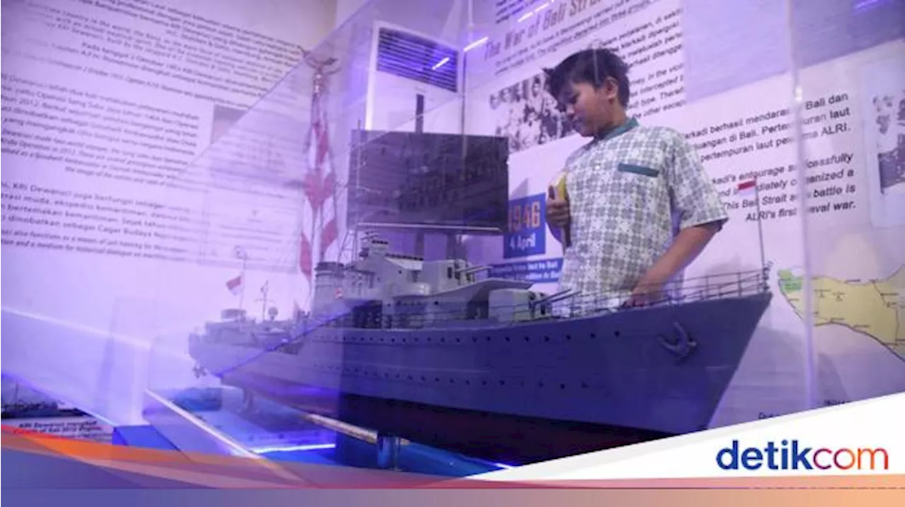 Semangat Pelajar Mengenal Miniatur Kapal-kapal Monumental