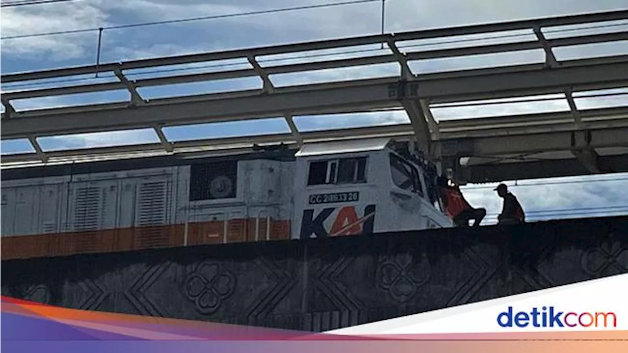 KA Jarak Jauh Berhenti di Stasiun Jatinegara Saat Kunjungan Paus