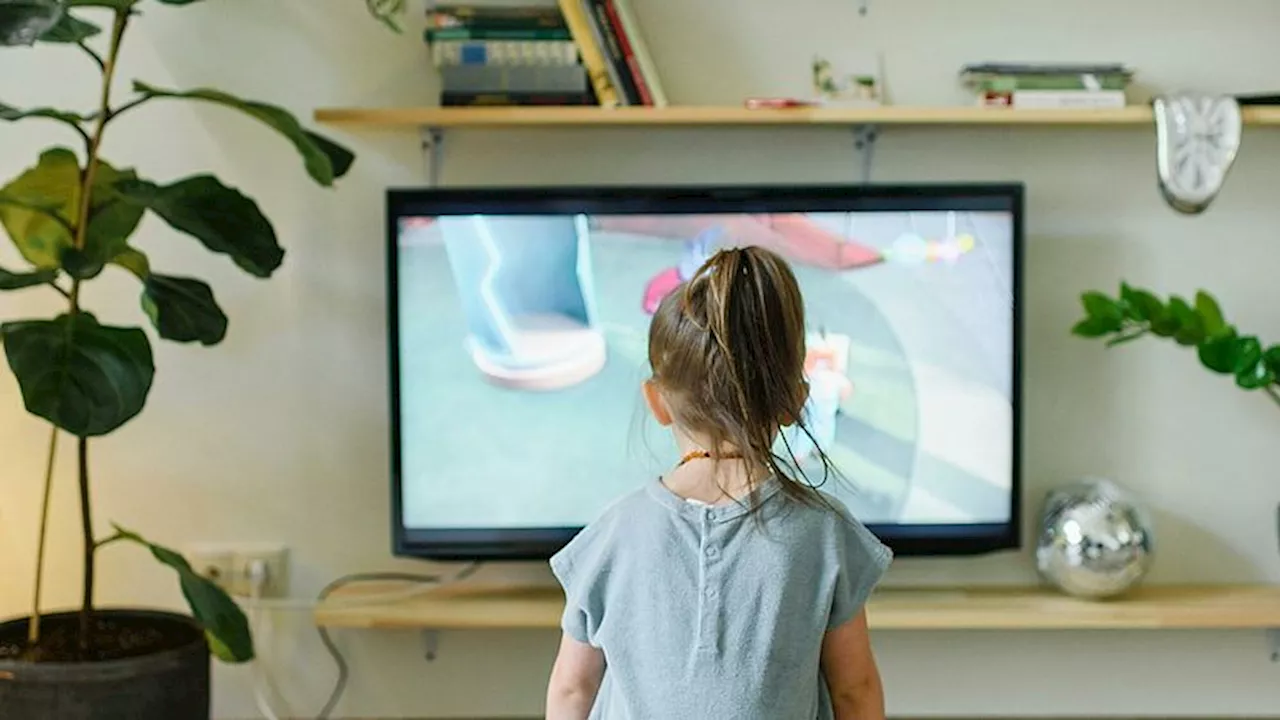 In Zweden willen ze kleine kinderen bij schermen weghouden, maar vraag is of dat werkt