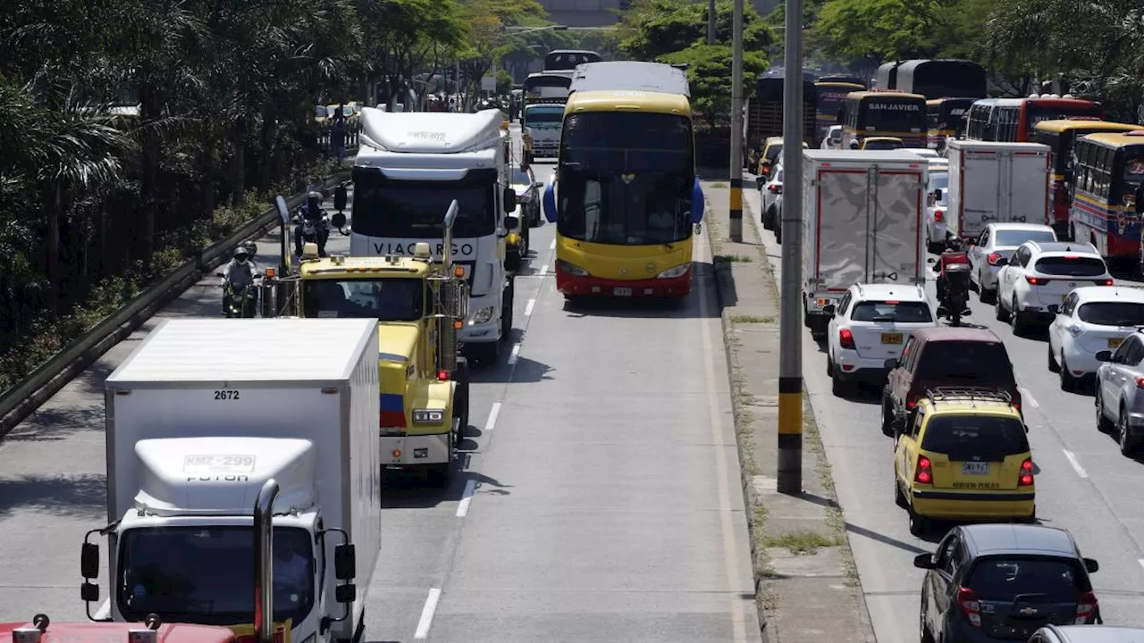 Ganaderos, lecheros y viajeros entre los afectados por los bloqueos de los transportadores