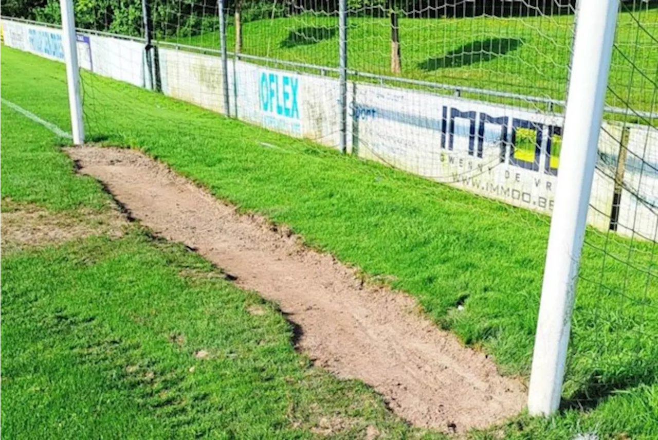 Hoogte van voetbaldoel moet aangepast worden... en dat lost gemeentearbeider zo op: “Onwaarschijnlijk”