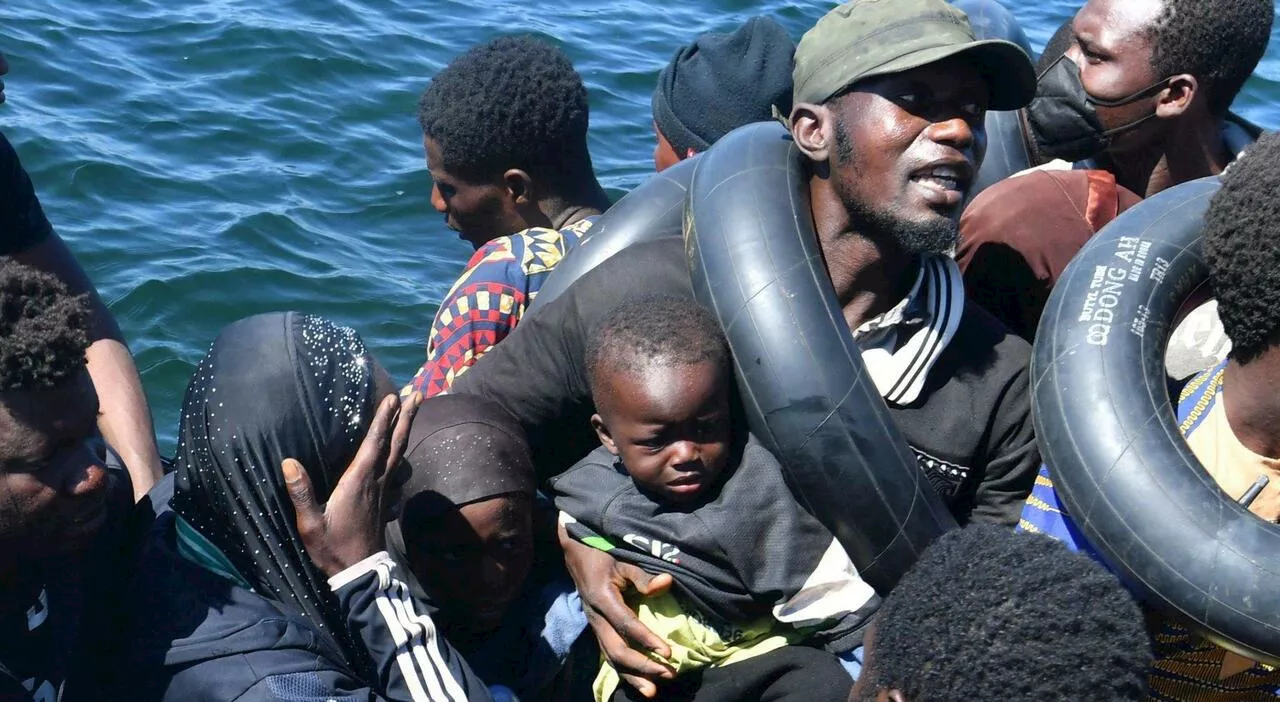 Migranti, naufragio barcone nella Manica: 10 morti. È il più grave incidente dall'inizio dell'anno