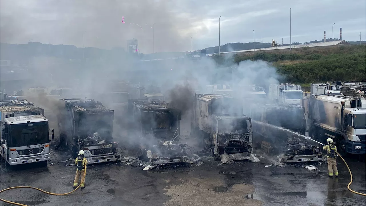 Arden seis camiones de la empresa concesionaria de basuras de A Coruña