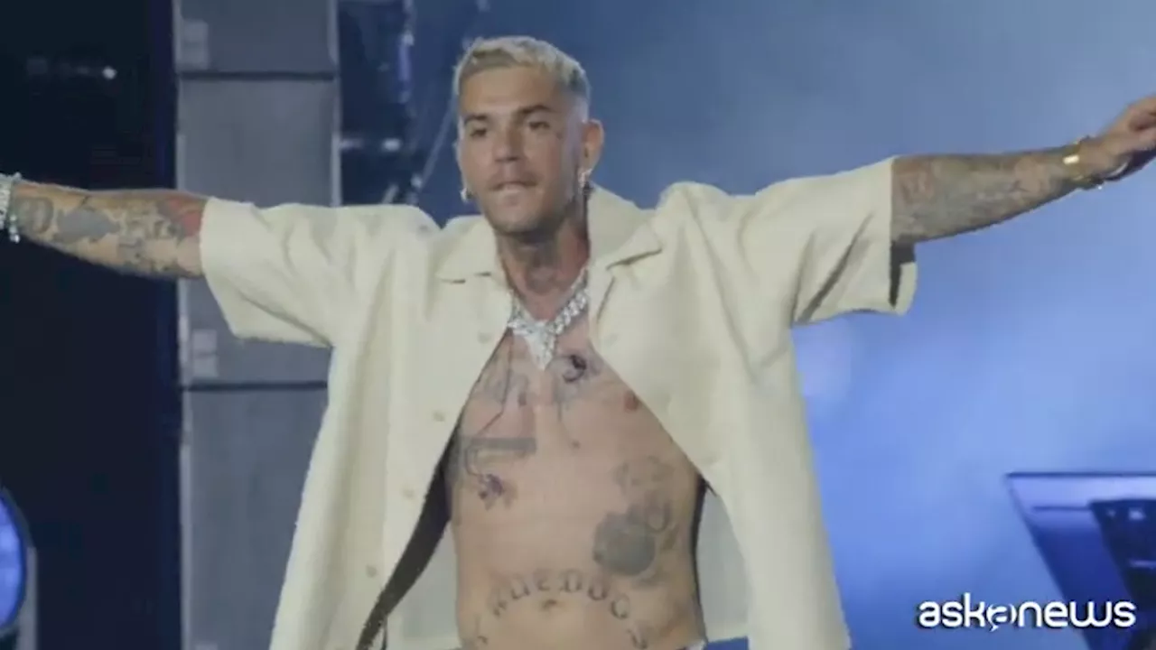 Emis Killa festeggia 15 anni di carriera: tanti ospiti, ma nessuna donna