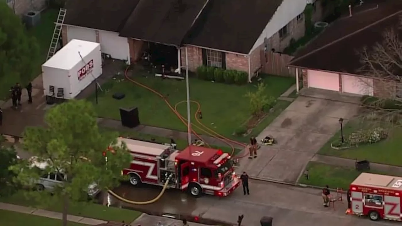 Man killed during house fire in Alief, Houston firefighters say