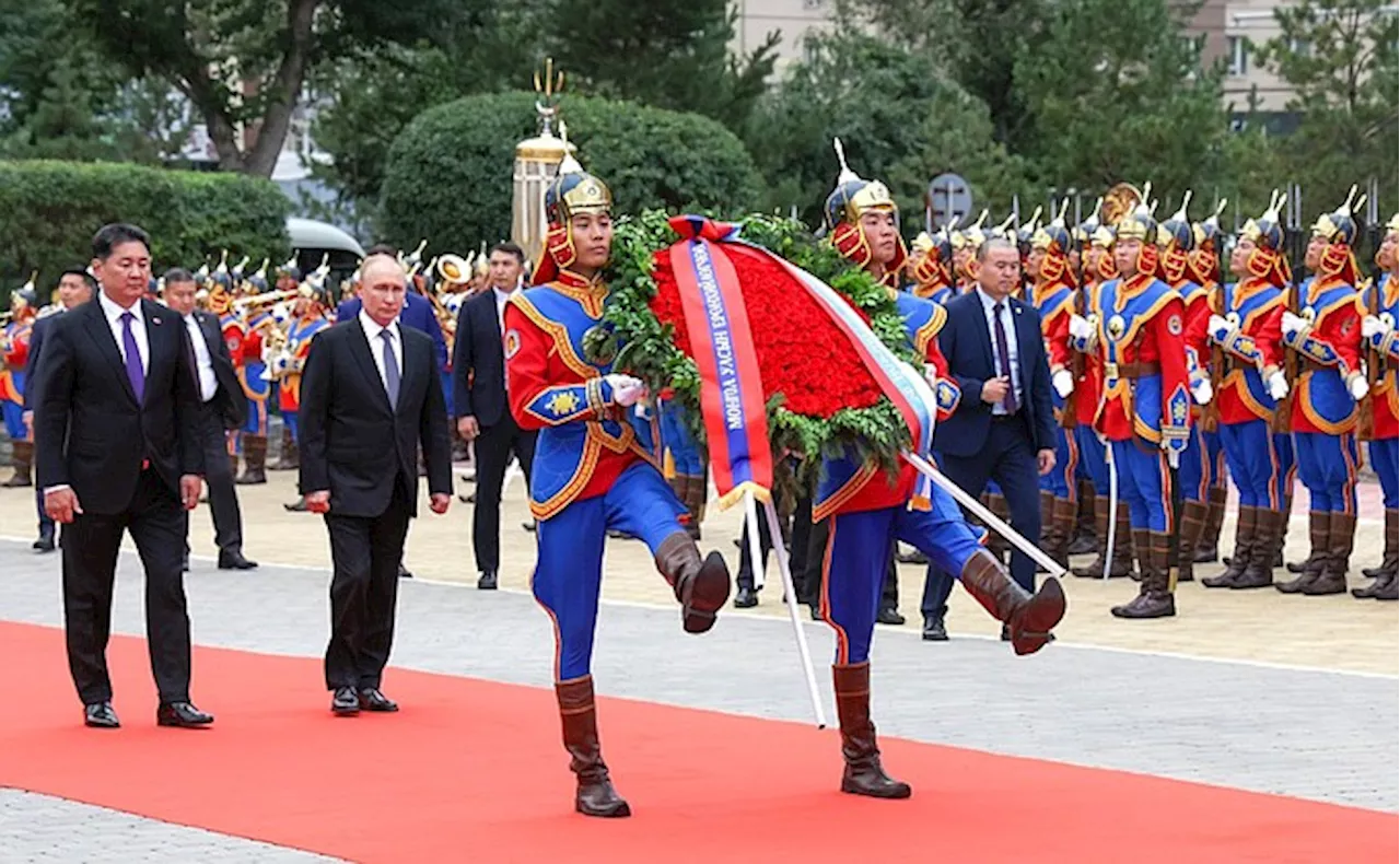 Президенты России и Монголии возложили венок к памятнику Георгию Жукову