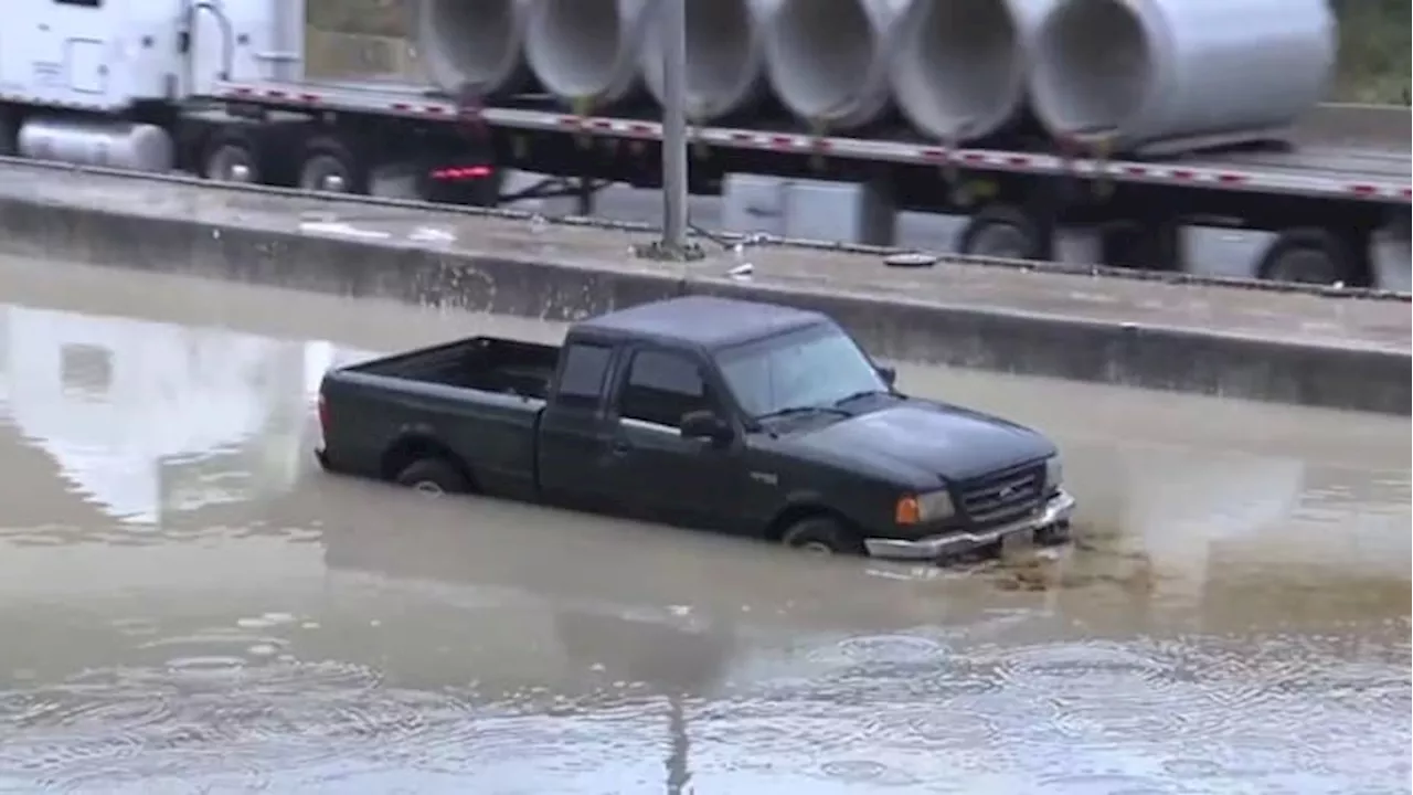 ‘Really didn’t look that bad’: Man describes moments leading up to truck getting stalled in high water on I-35 near 410