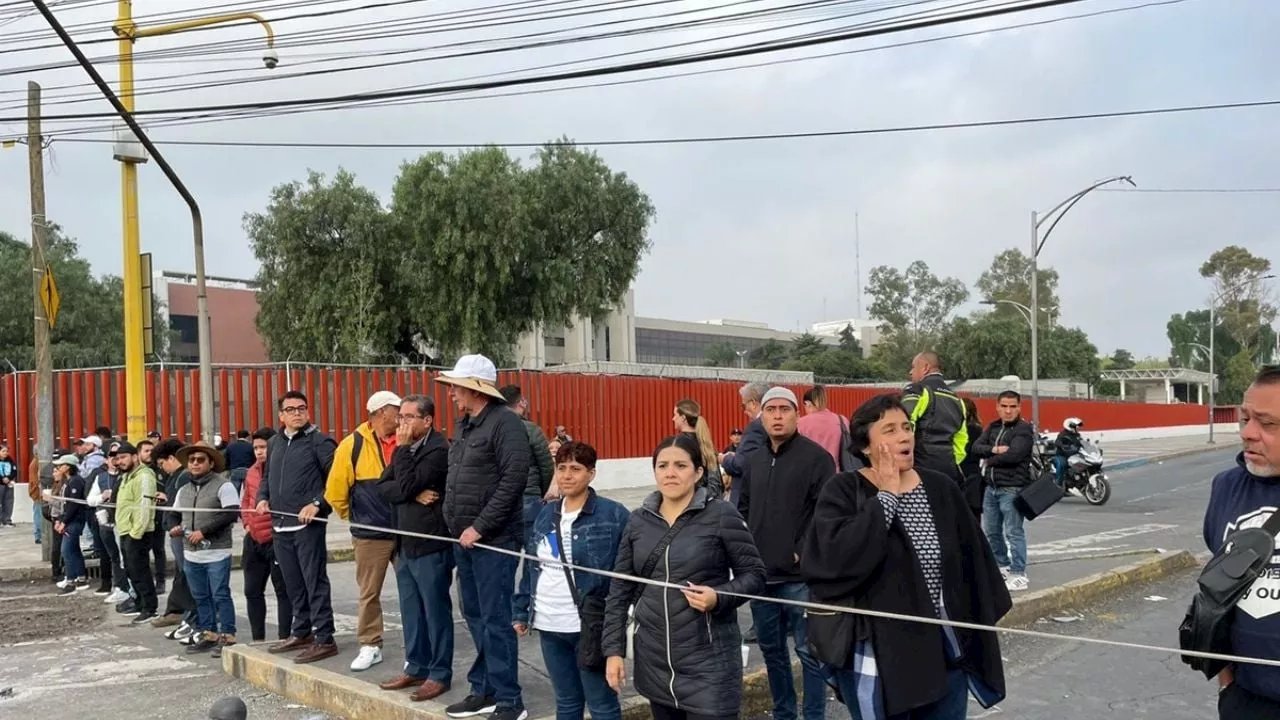 Empleados del Poder Judicial bloquean San Lázaro; diputados se van a Ciudad Deportiva