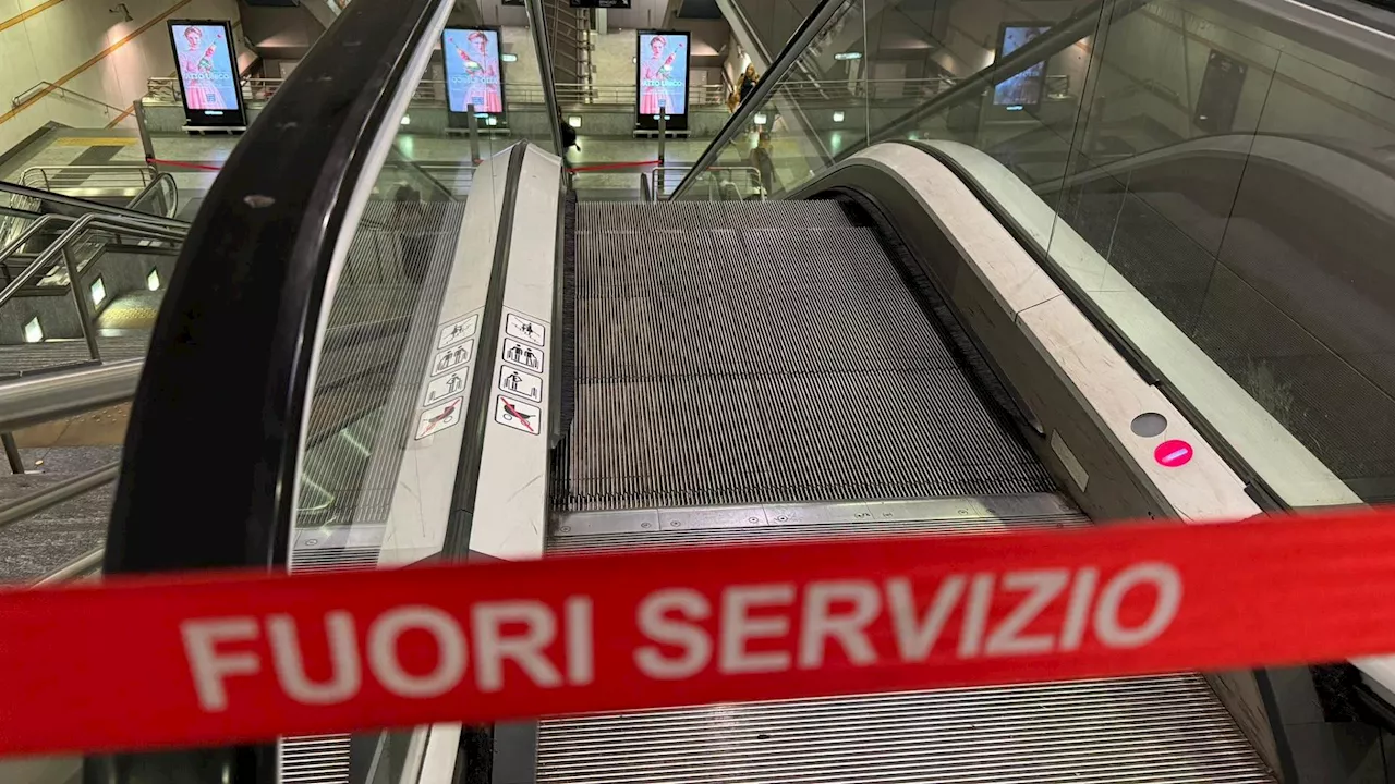 Il calvario della metro tra scale mobili e ascensori ancora fuori servizio: si moltiplicano le proteste