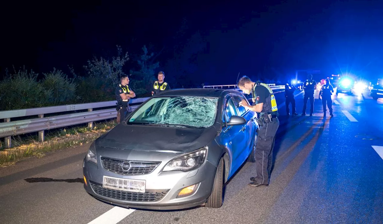 Schrecklicher Unfall auf Autobahn in Hamburg: Auto erfasst Frau